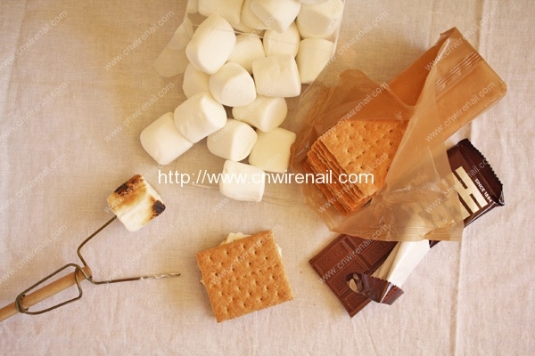 wire-hanger-marshmallow-roaster
